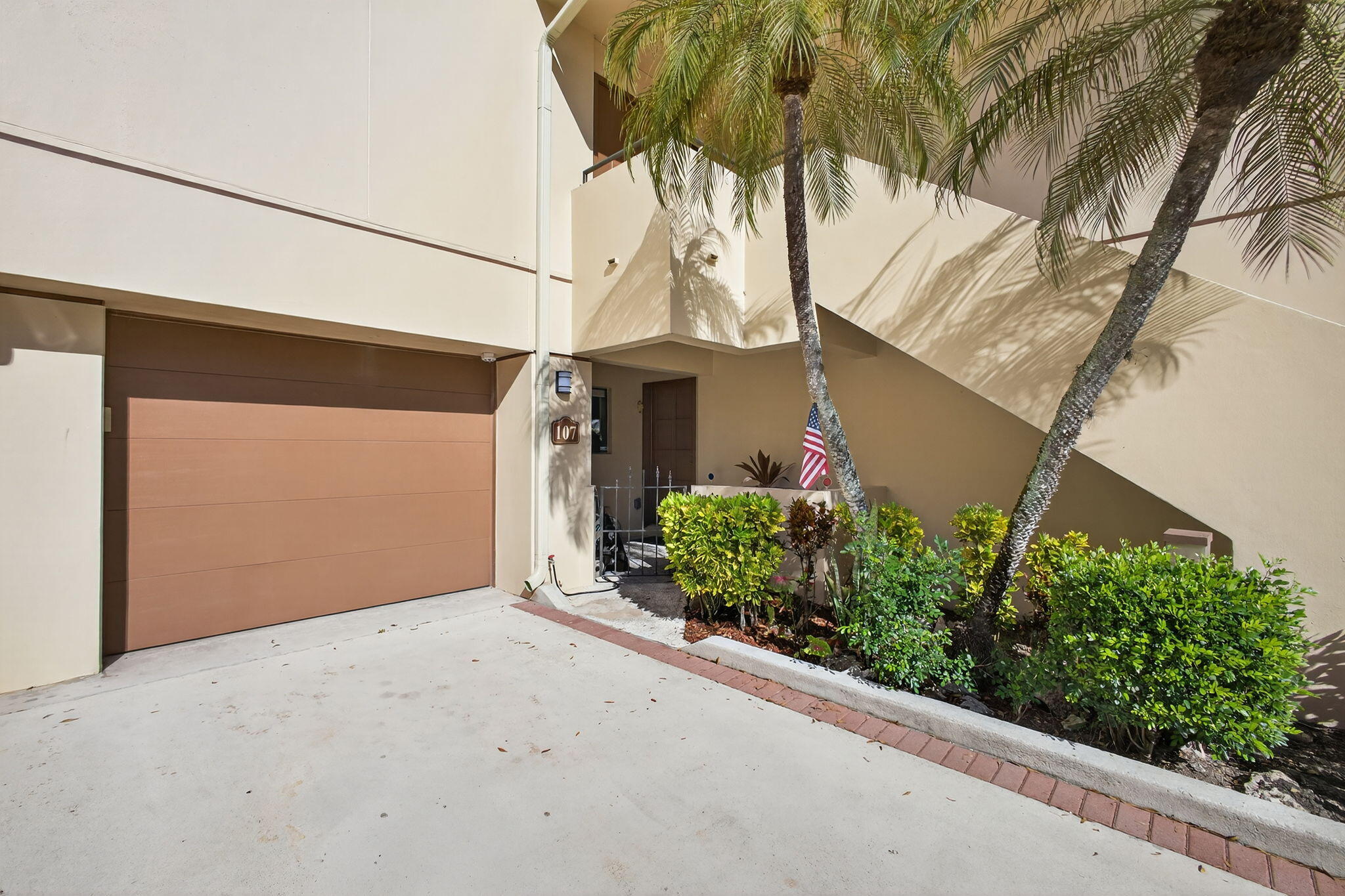 LAKES CONDO - Residential Lease