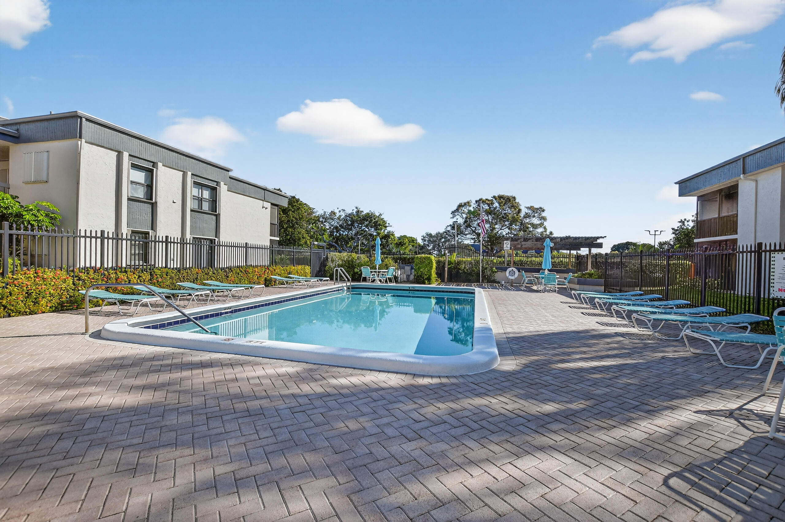 View photos, virtual tours, details... 265 SE 10th Street 11C
