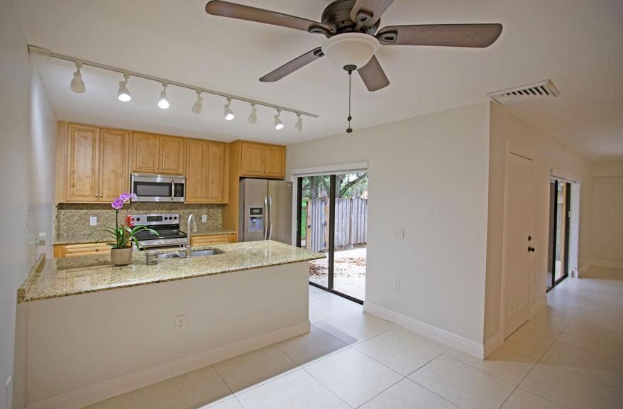 VILLAGE OF SANDALWOOD LAK - Residential Lease