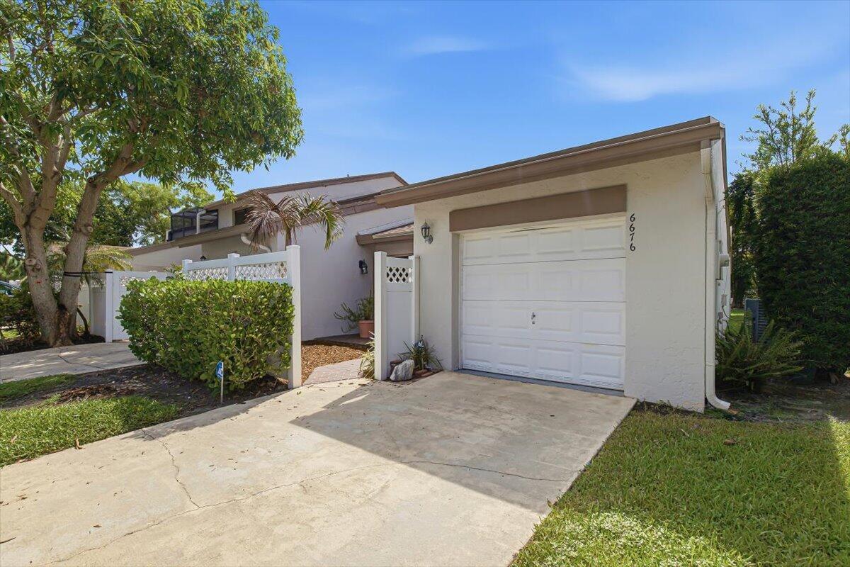 6676 Canary Palm Circle 19