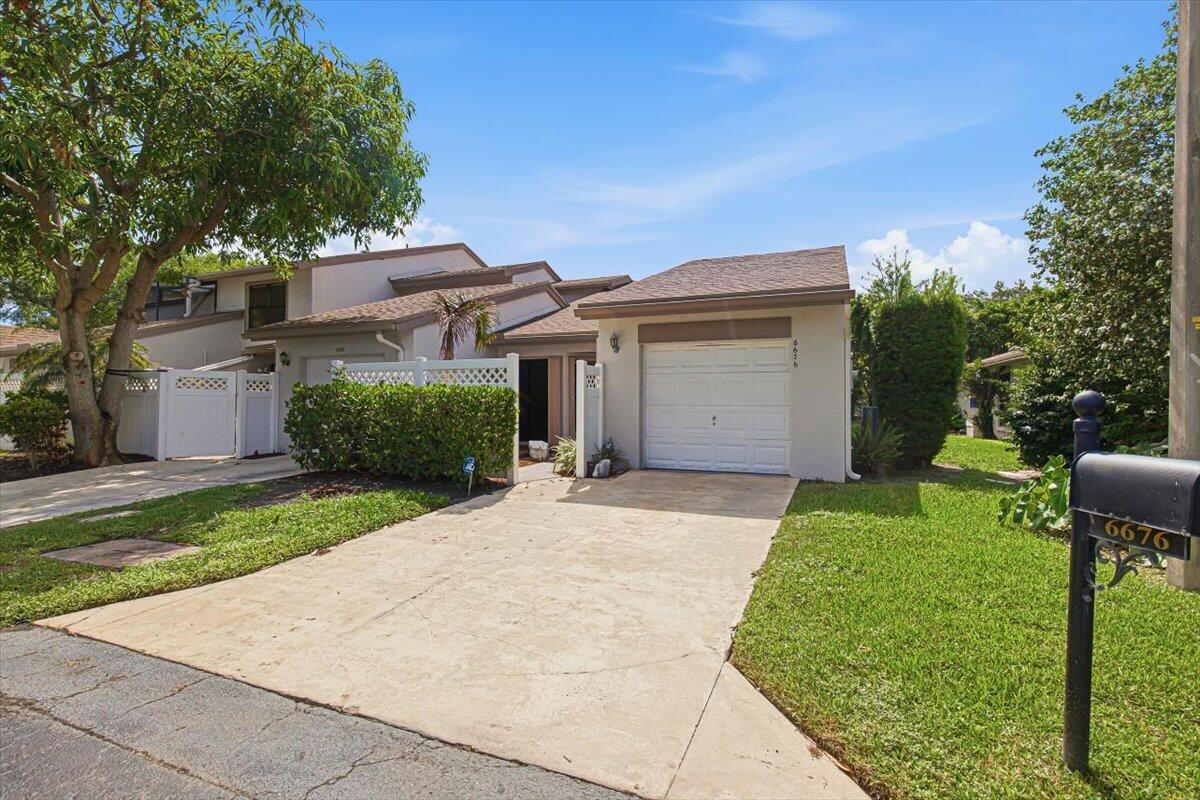 6676 Canary Palm Circle 19