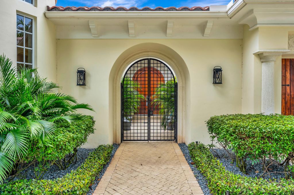 Photo of 11316 Caladium Lane, Palm Beach Gardens, FL 33418 (MLS # B26030462)
