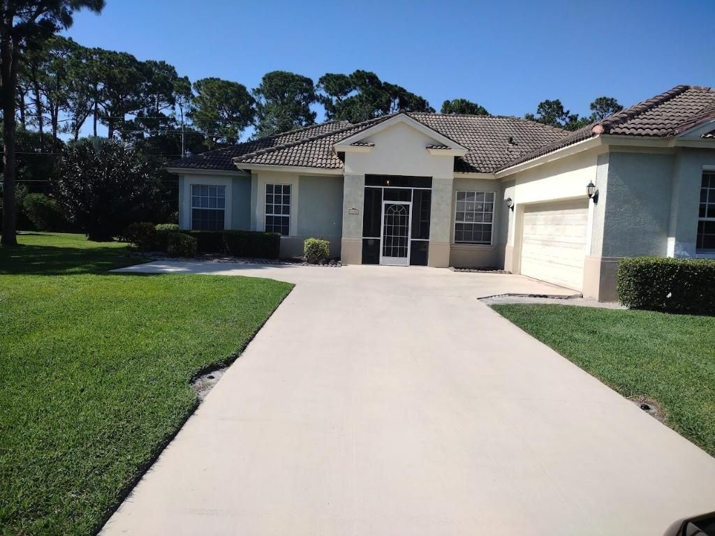 Photo of 3305 Bent Pine Drive, Fort Pierce, FL 34951 (MLS # R11082725)