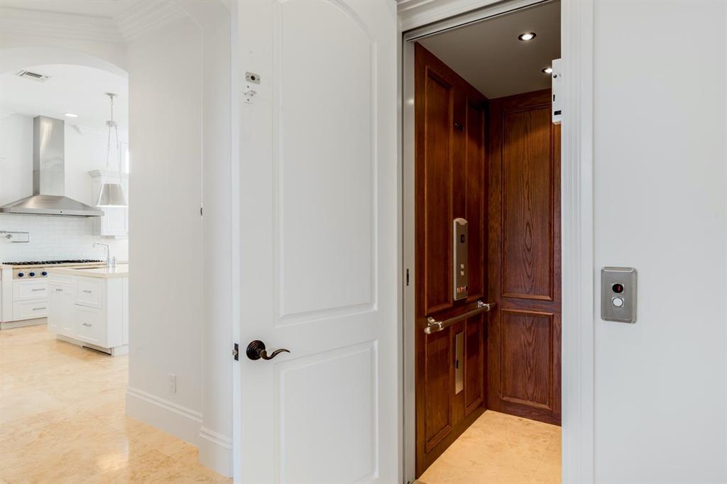 VENETIAN ISLES 1ST SEC - Residential