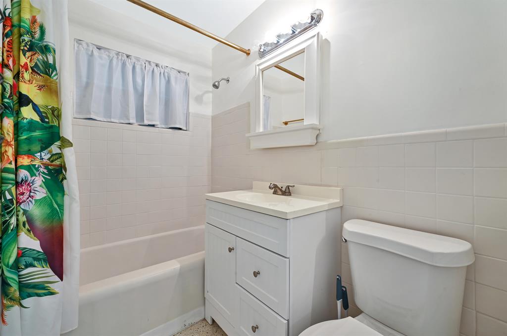 LEWIS SHORE ESTATES LA VISTA ADDN 1 - Residential