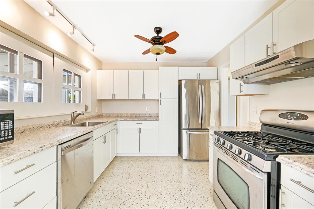 LEWIS SHORE ESTATES LA VISTA ADDN 1 - Residential