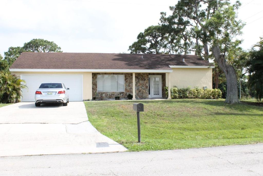 Photo of 602 SE Walters Terrace, Port Saint Lucie, FL 34983 (MLS # R10913663)