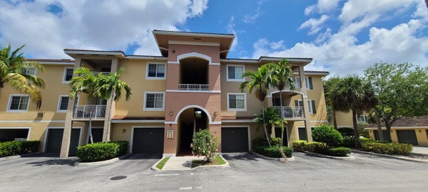 6426 EMERALD DUNES DR APT 105, WEST PALM BEACH, FL 33411 - Image 7e3a2f80c8017d3eec03ae4287cc1386/906784567