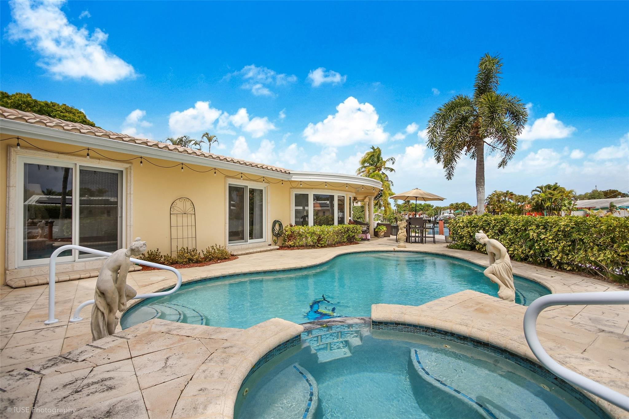 MIDDLE RIVER MANOR - Residential