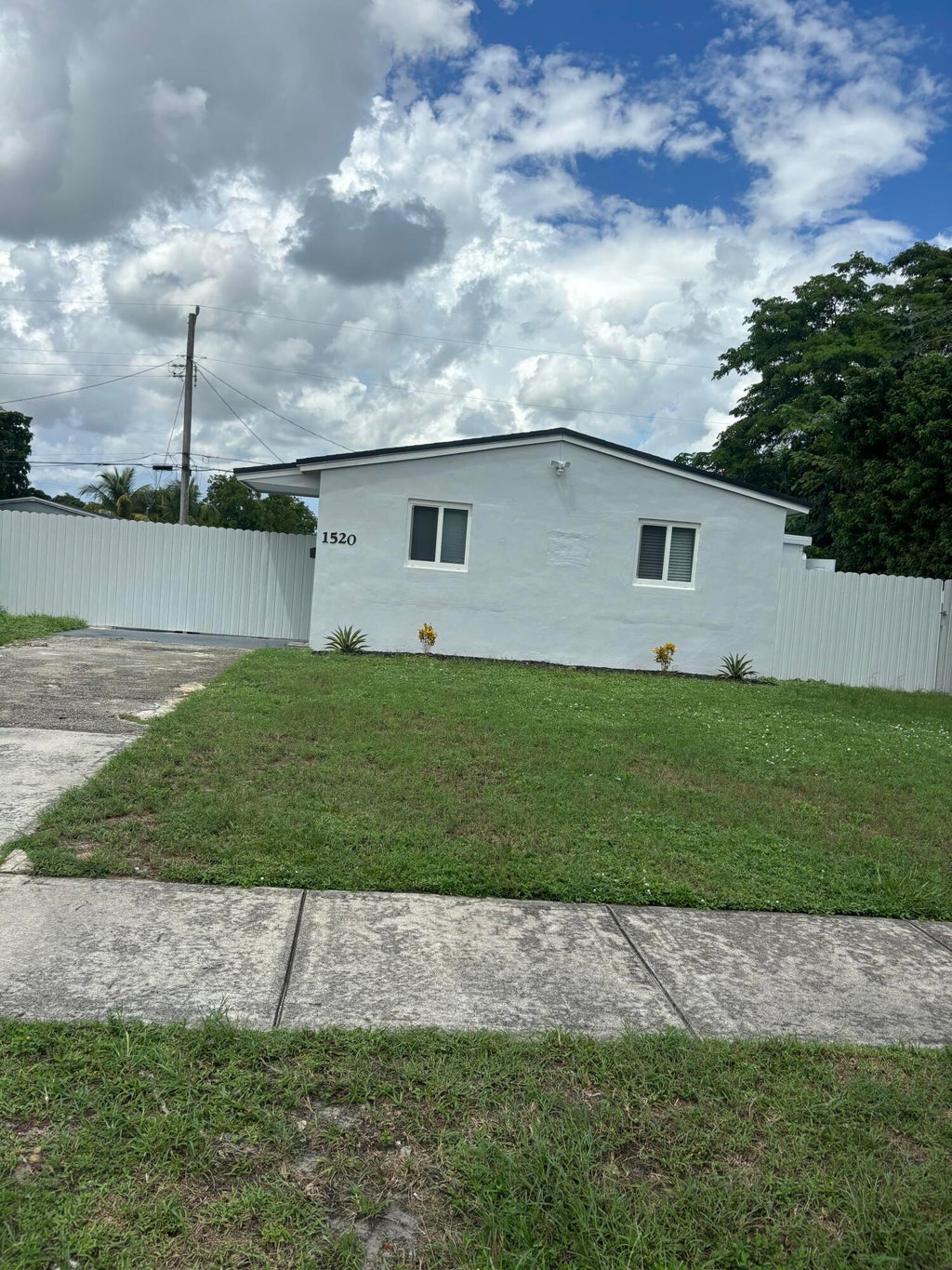 Photo of 1520 N 68th Terrace, Hollywood, FL 33024 (MLS # B26072745)