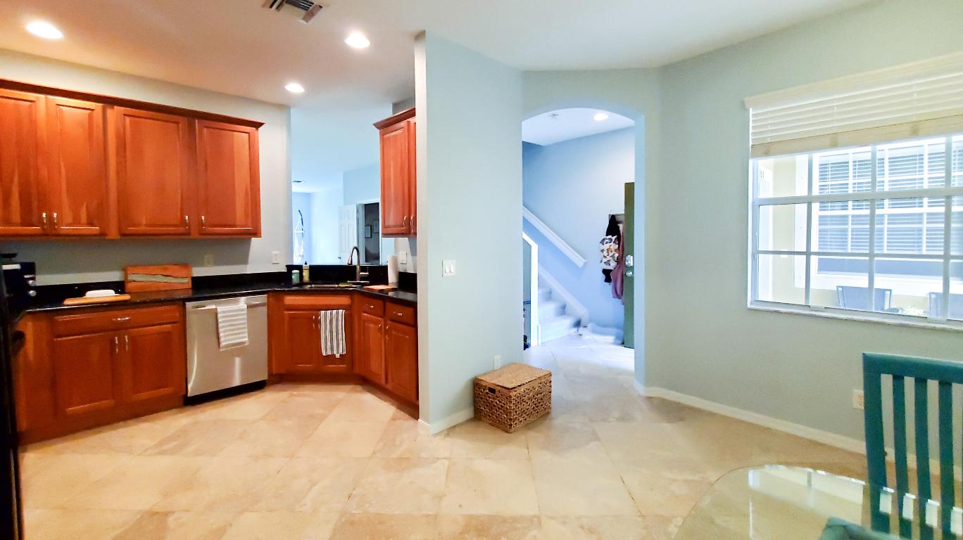 1560 SE Wilshire Place 102