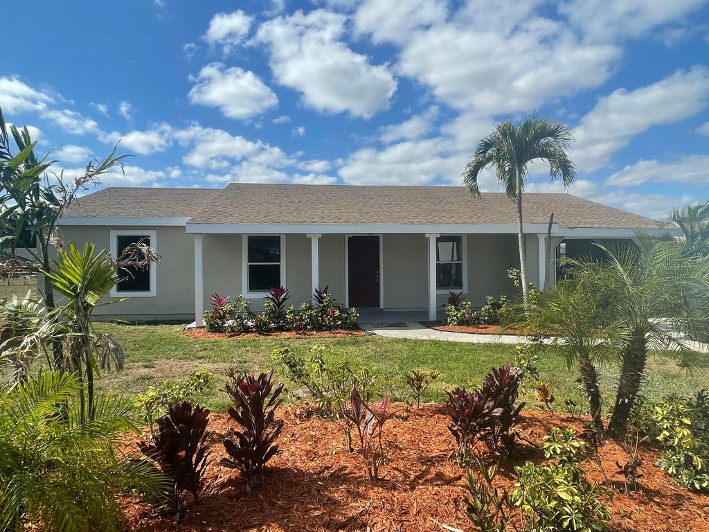 Photo of 412 SW Ruffner Court, Port Saint Lucie, FL 34953 (MLS # R10791642)