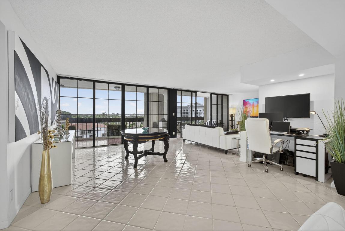 2000 Presidential Way 704