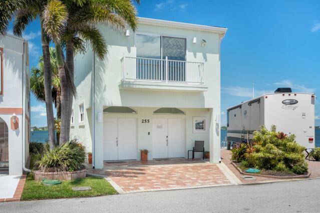 255 Nettles Boulevard