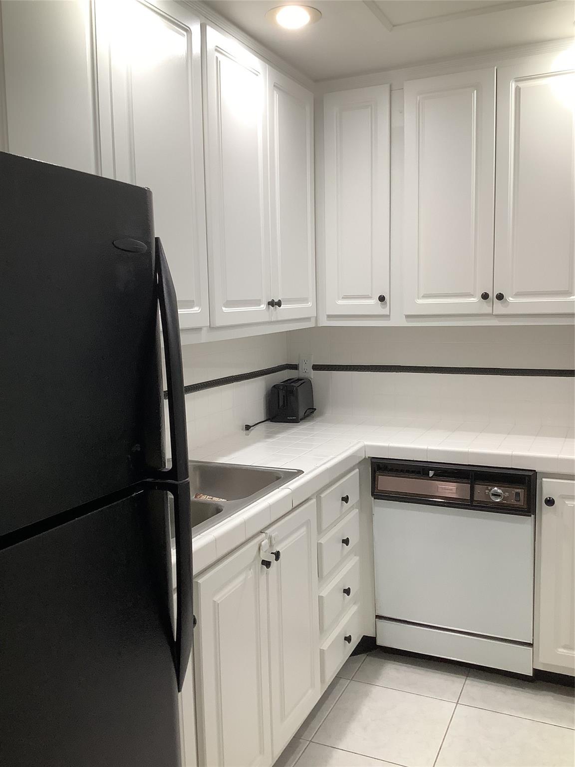 6345 Bay Club Dr 1