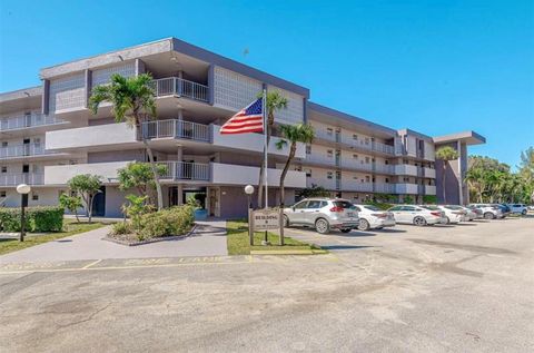 A home in Lauderdale Lakes