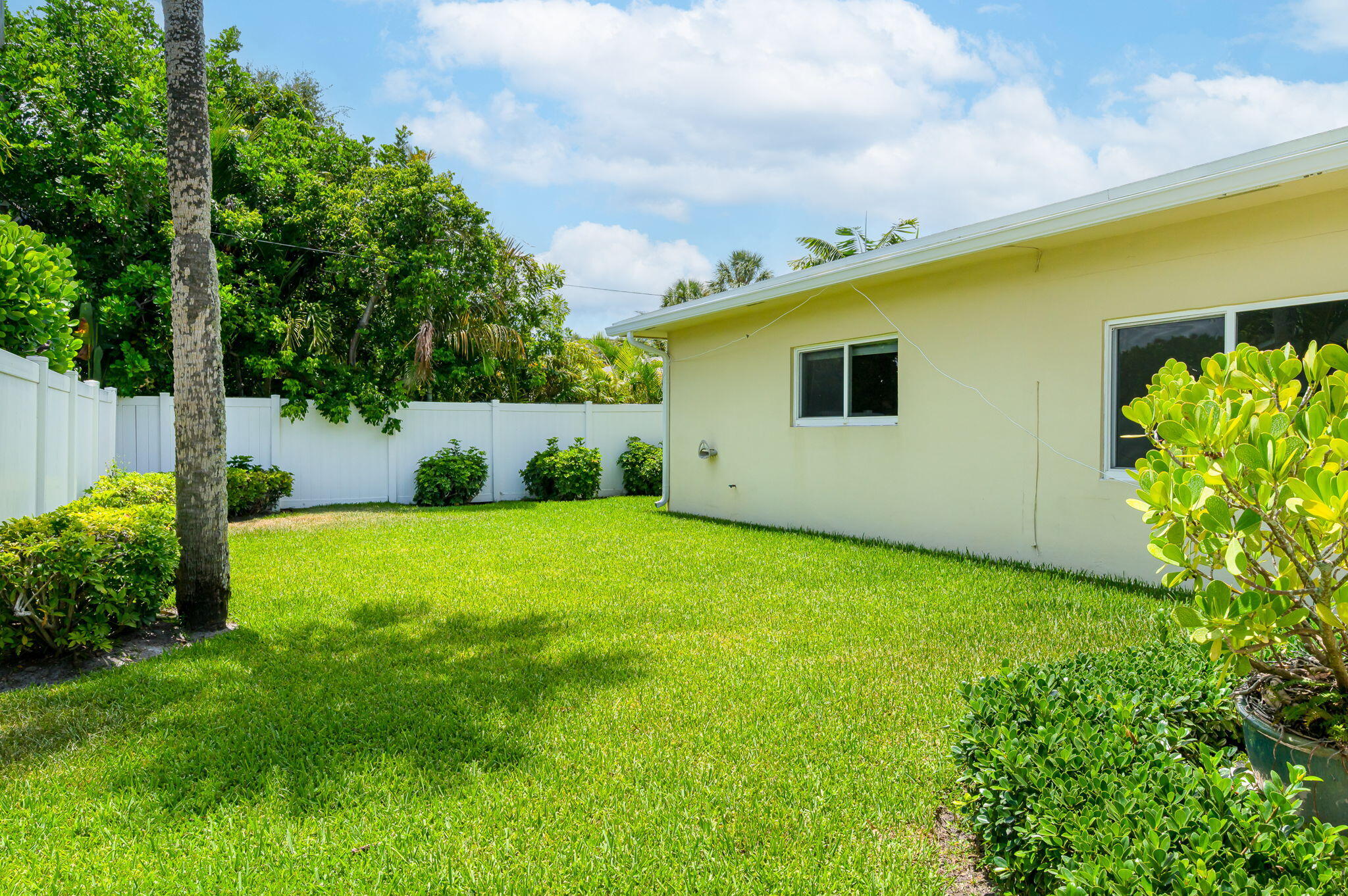 1000 NW 5TH Street