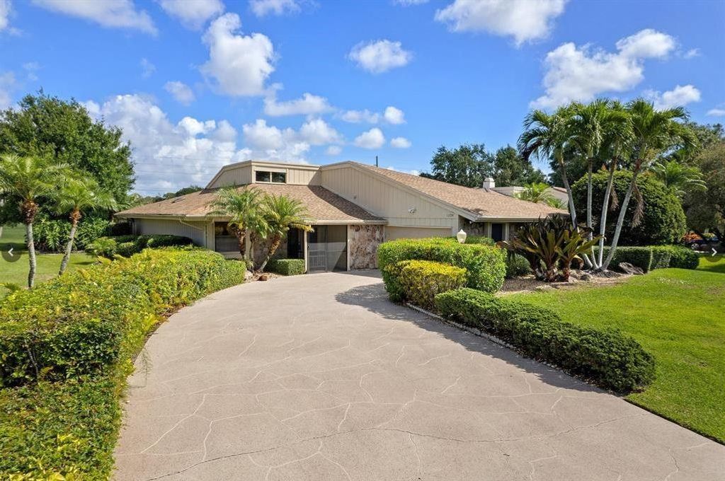 Photo of 13724 Sand Crane Drive, Palm Beach Gardens, FL 33418 (MLS # F10543196)