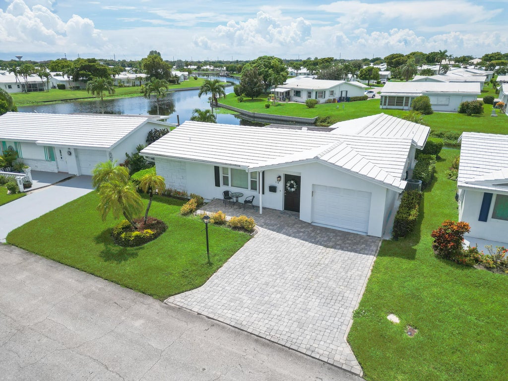 Photo of 118 SW 15TH Court, Boynton Beach, FL 33426 (MLS # B26078653)
