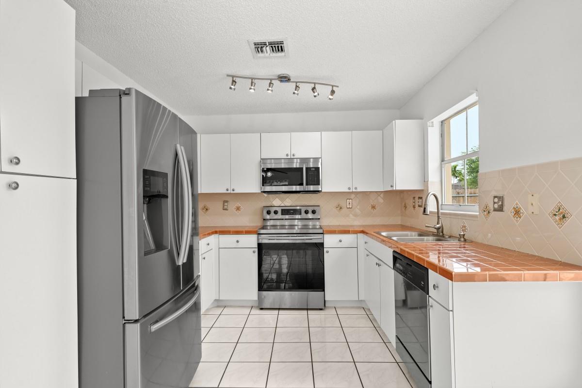 LAGUNA PONDS SEC I - Residential