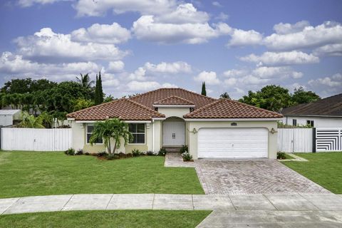 Single Family Residence in Miami FL 16330 144 AV Ave.jpg