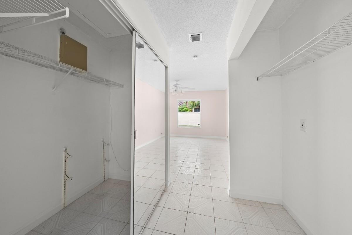 LAGUNA PONDS SEC I - Residential