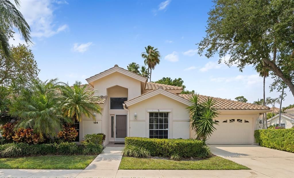 Photo of 134 Eagleton Court, Palm Beach Gardens, FL 33418 (MLS # R10709029)