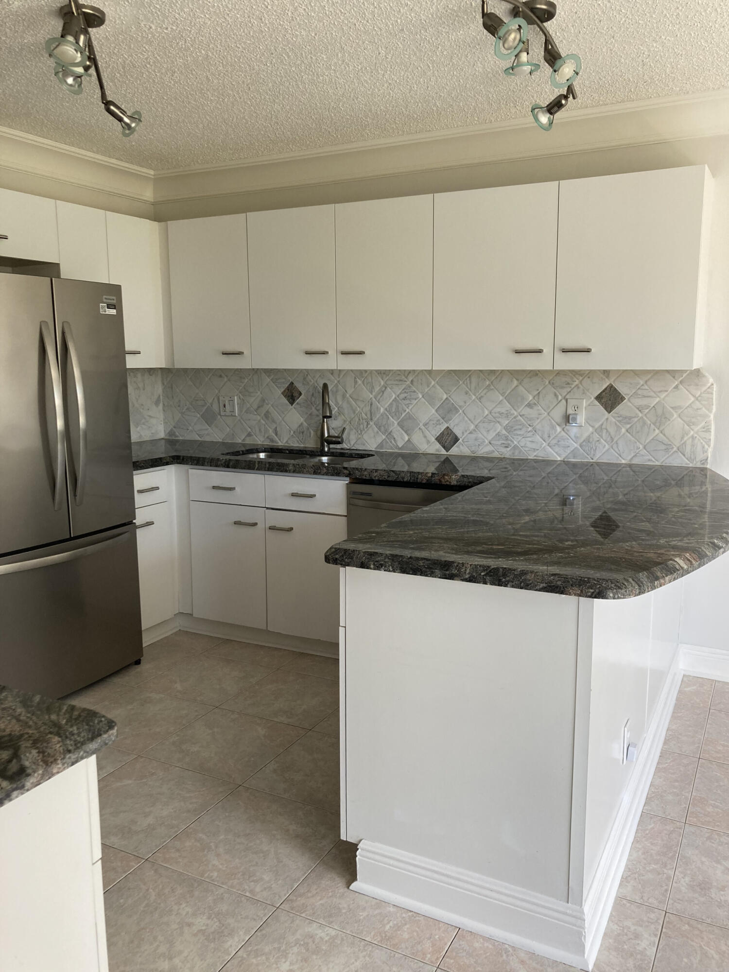 7680 STONE HARBOUR Drive 3