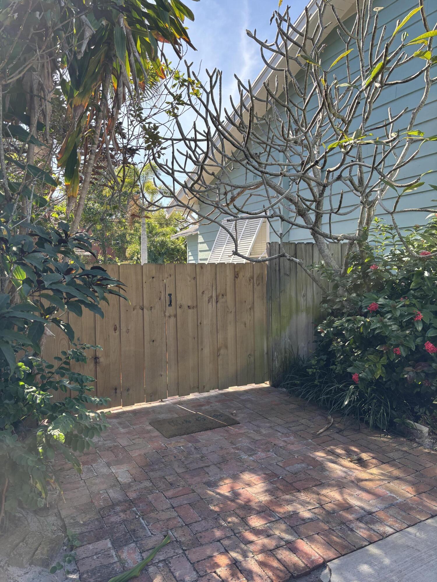 FLAMINGO PARK - Residential
