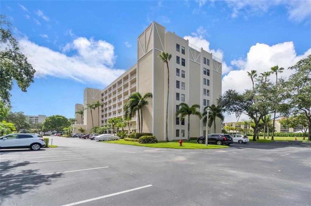 Photo of 7290 Kinghurst Drive #307, Delray Beach, FL 33446 (MLS # F10383202)