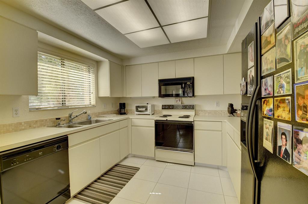 GLENEAGLES CONDO V - Residential