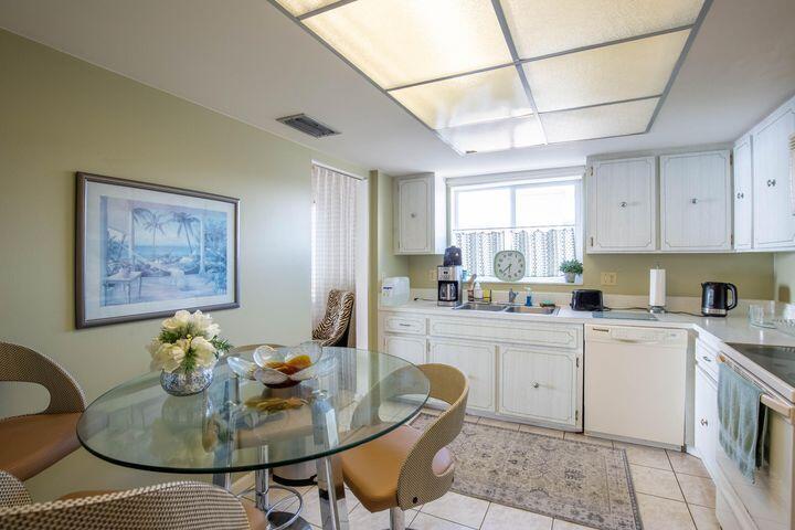 PALM BEACH WINDEMERE COND - Residential Lease