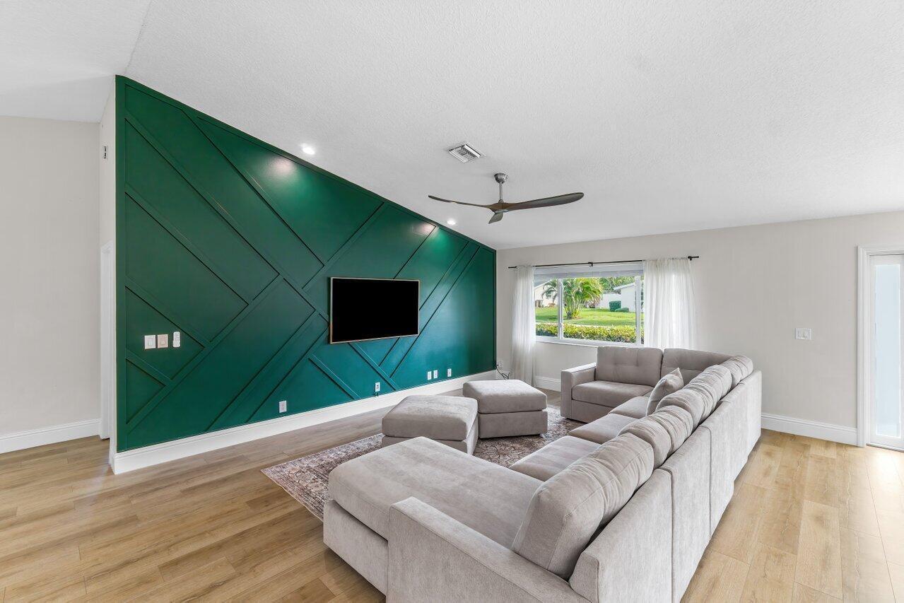 4593 ELLWOOD Drive