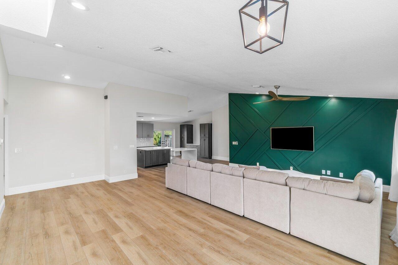 4593 ELLWOOD Drive