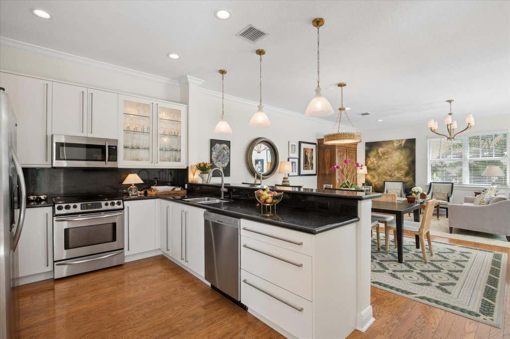 Photo of 608 NE 11th Avenue, Fort Lauderdale, FL 33304 (MLS # B26066389)