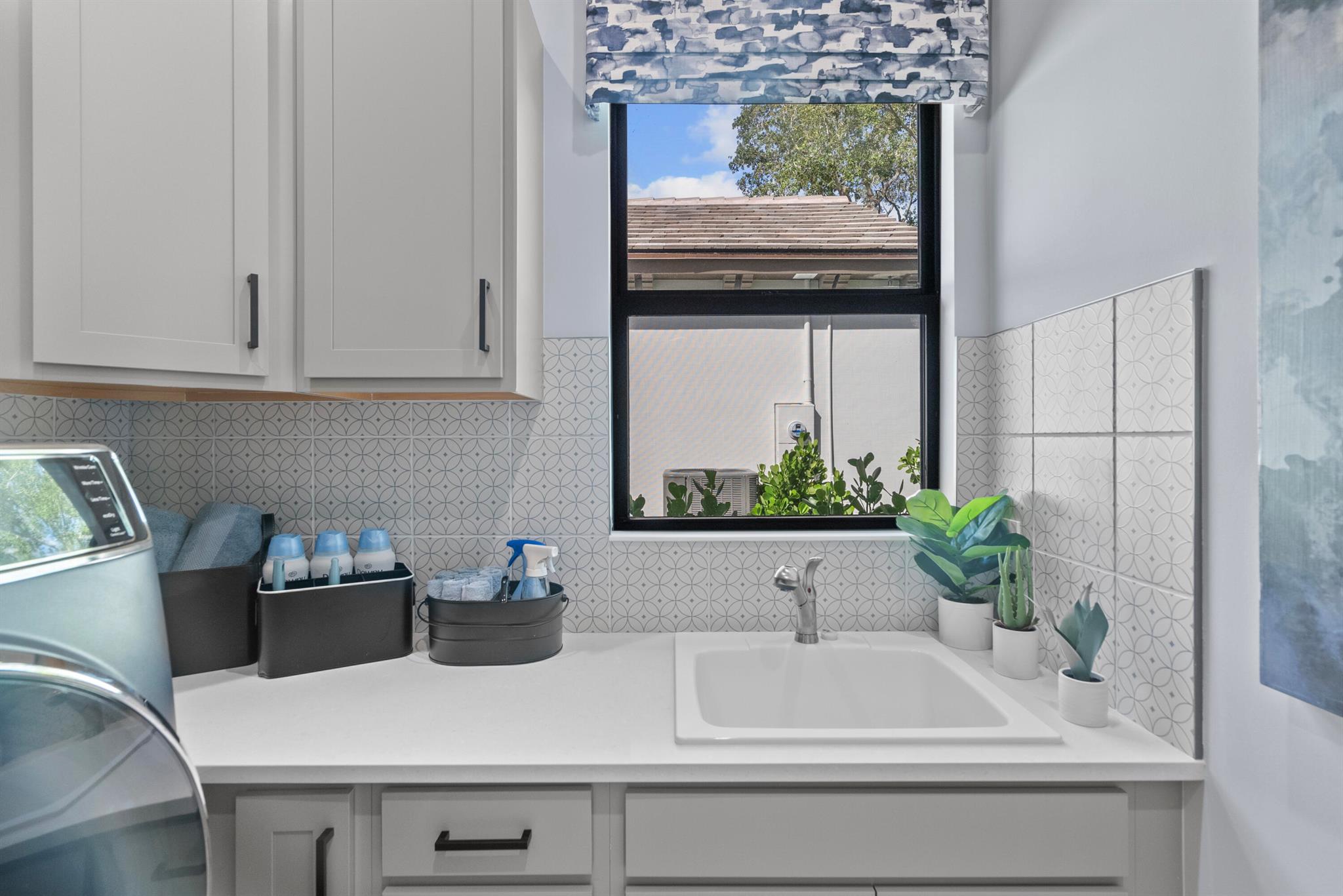 SEAGLASS P. D. - Residential