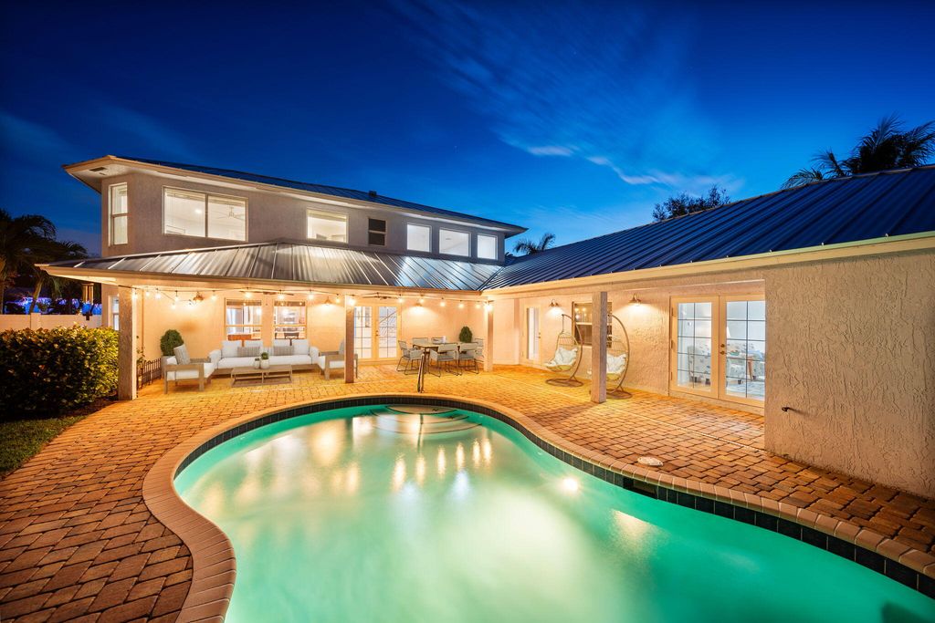 Photo of 1125 SE 7th Street, Stuart, FL 34996 (MLS # R10958166)