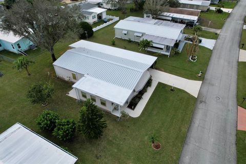 A home in Barefoot Bay