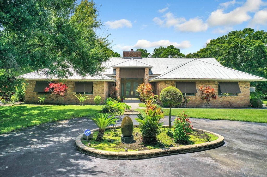 Photo of 8850 Hidden Pines Road, Fort Pierce, FL 34945 (MLS # R10816434)