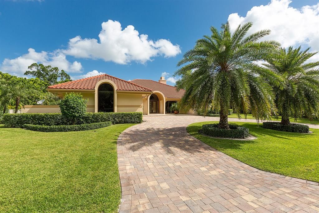 Photo of 11751 Maidstone Drive, Wellington, FL 33414 (MLS # R10706662)