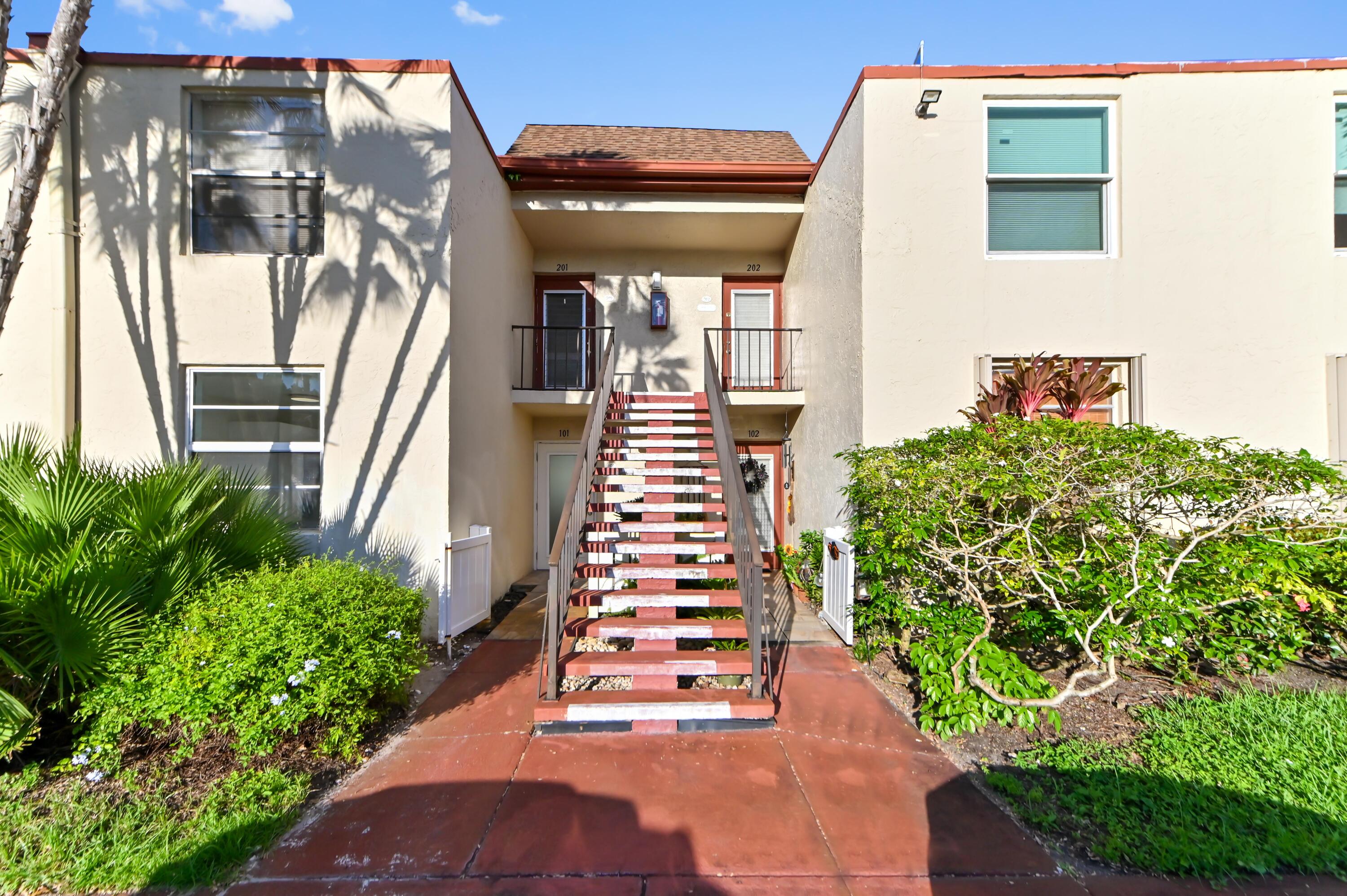 7 Willowbrook Lane 101