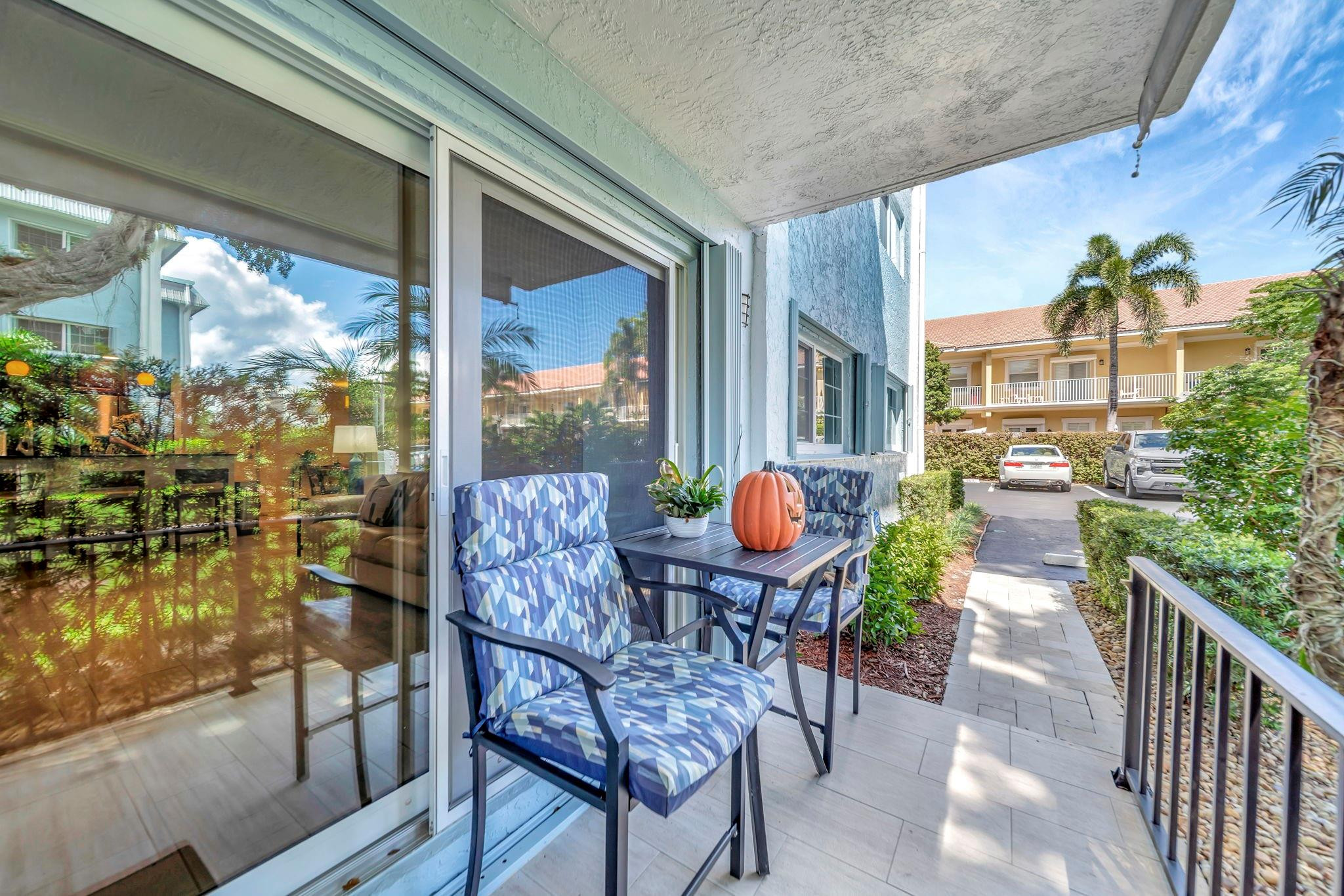 RIVER MANOR - Residential