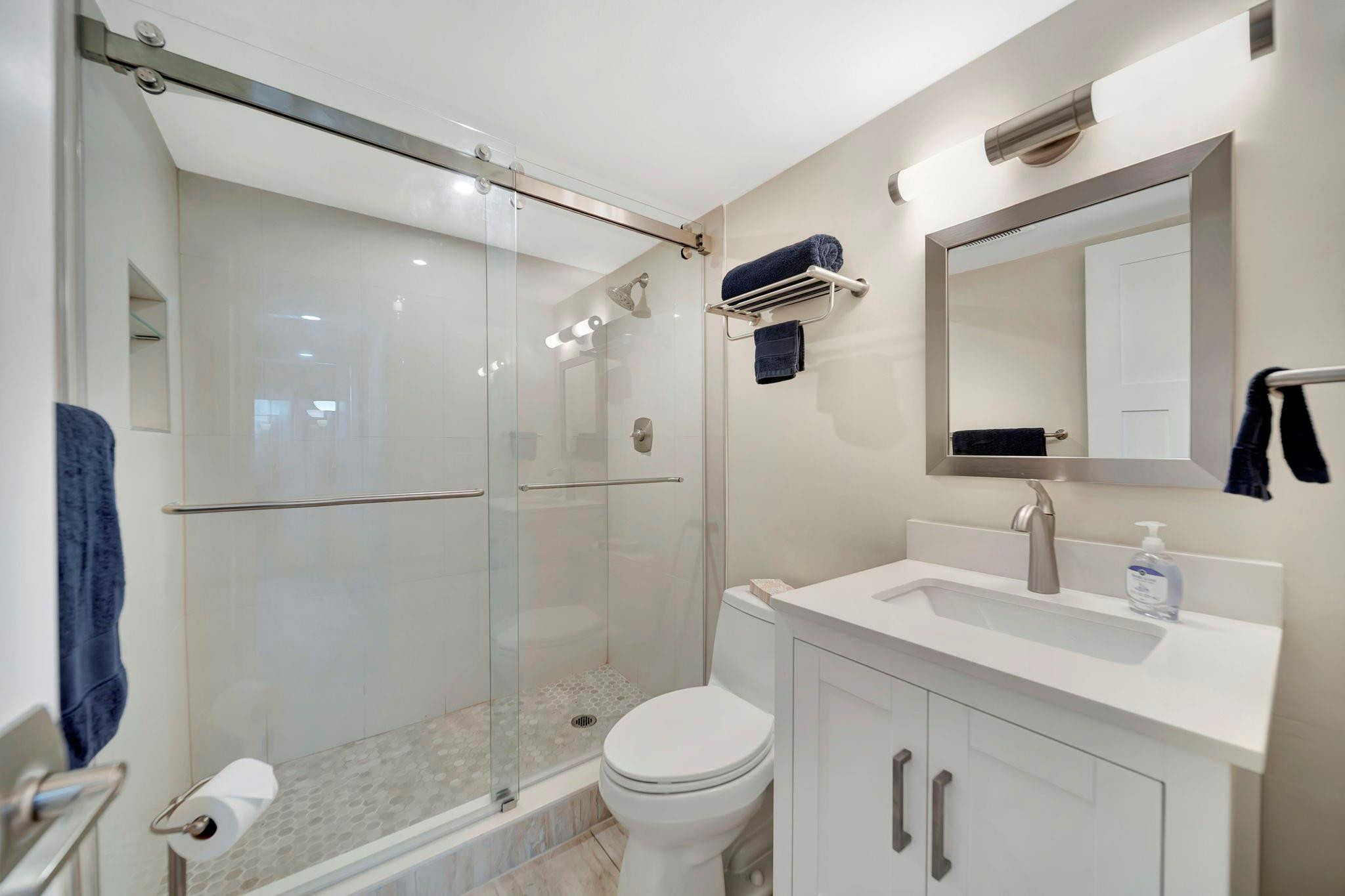 RIVER MANOR - Residential