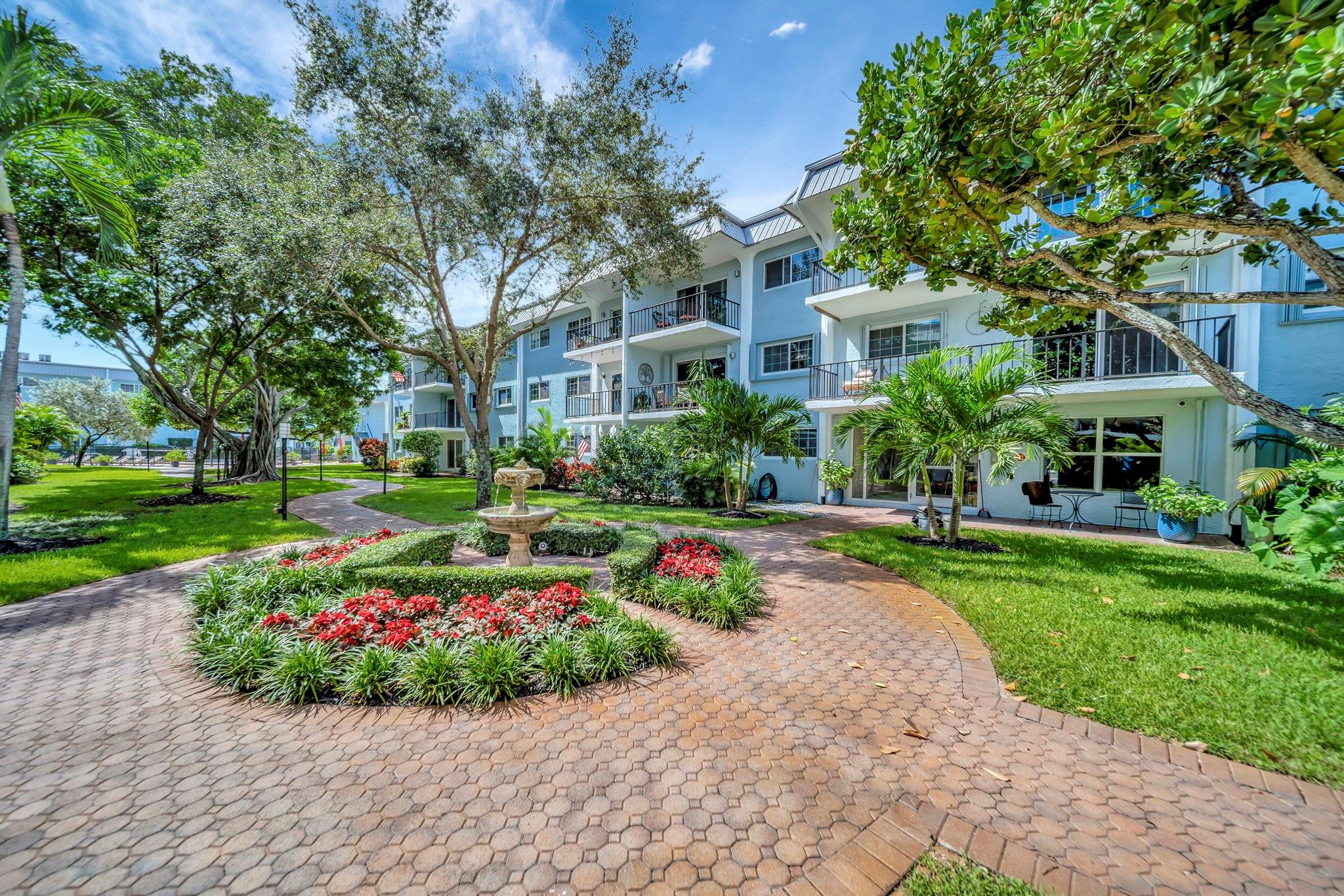 RIVER MANOR - Residential