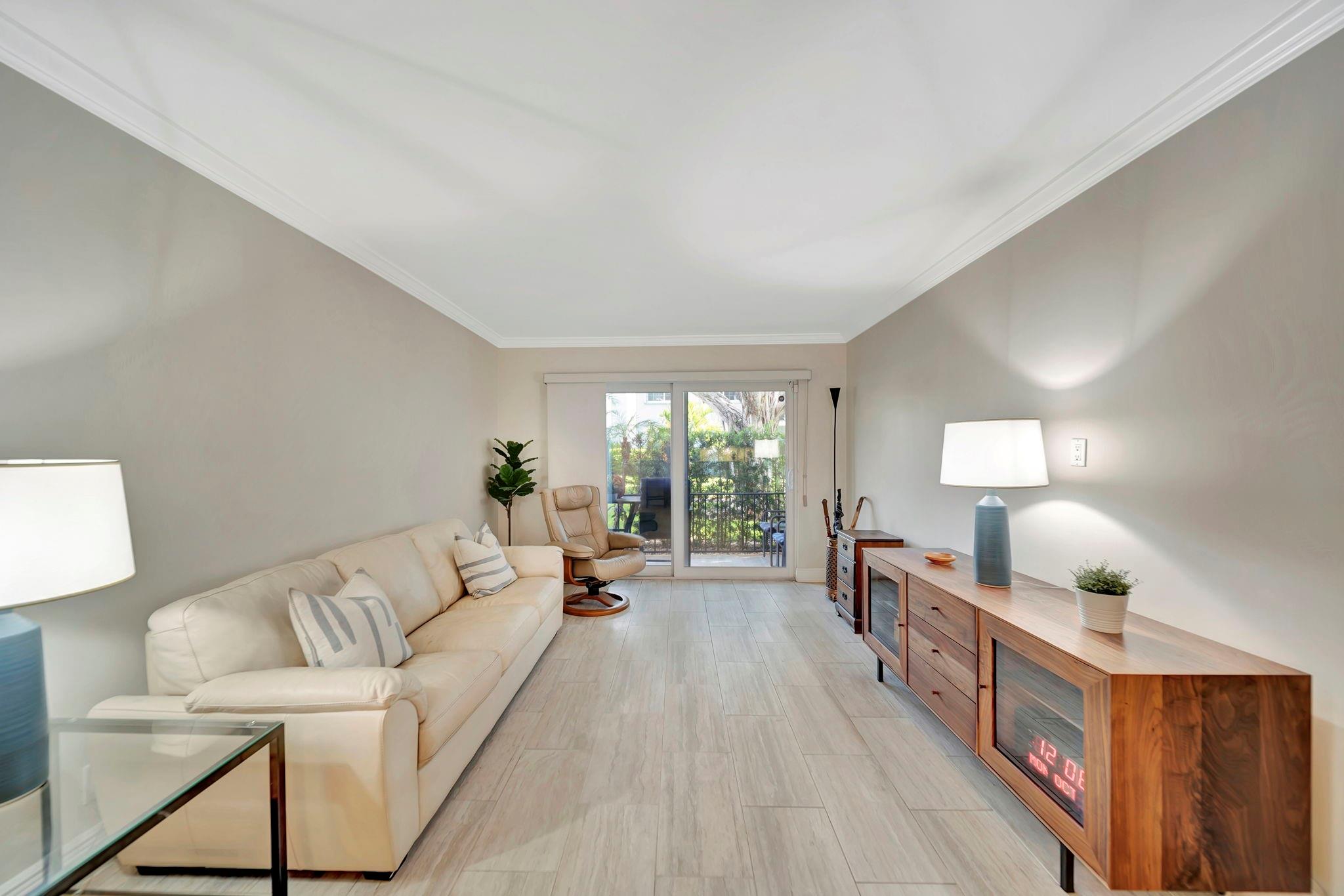 RIVER MANOR - Residential