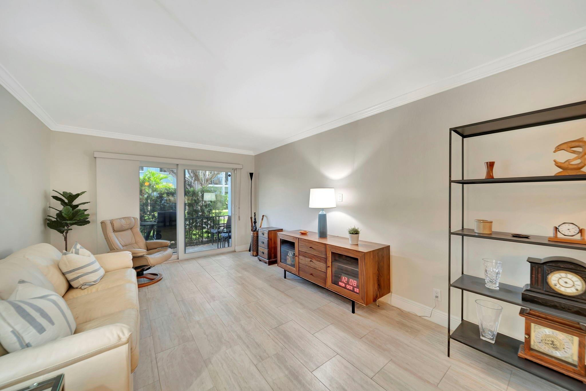 RIVER MANOR - Residential