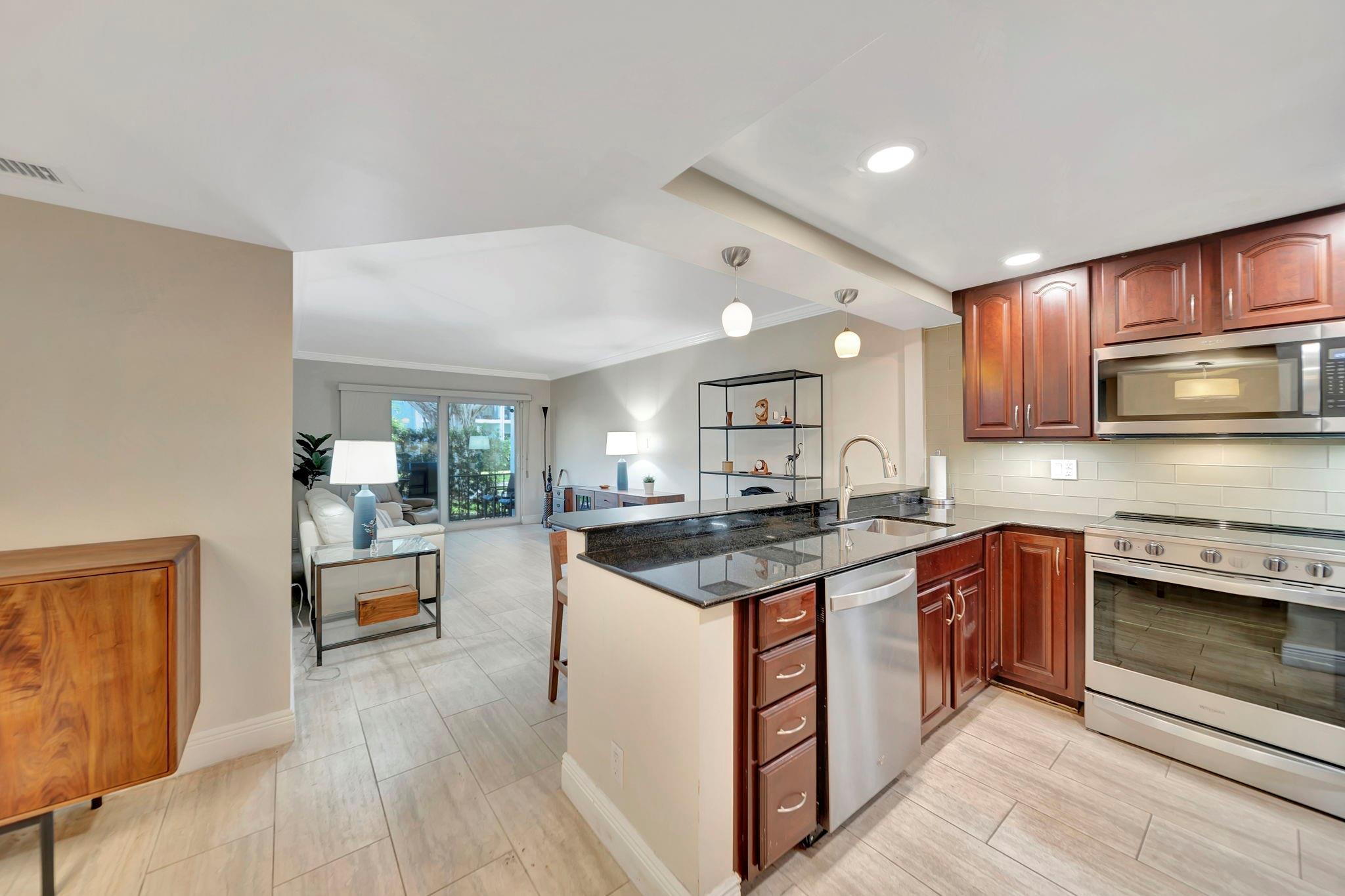 RIVER MANOR - Residential