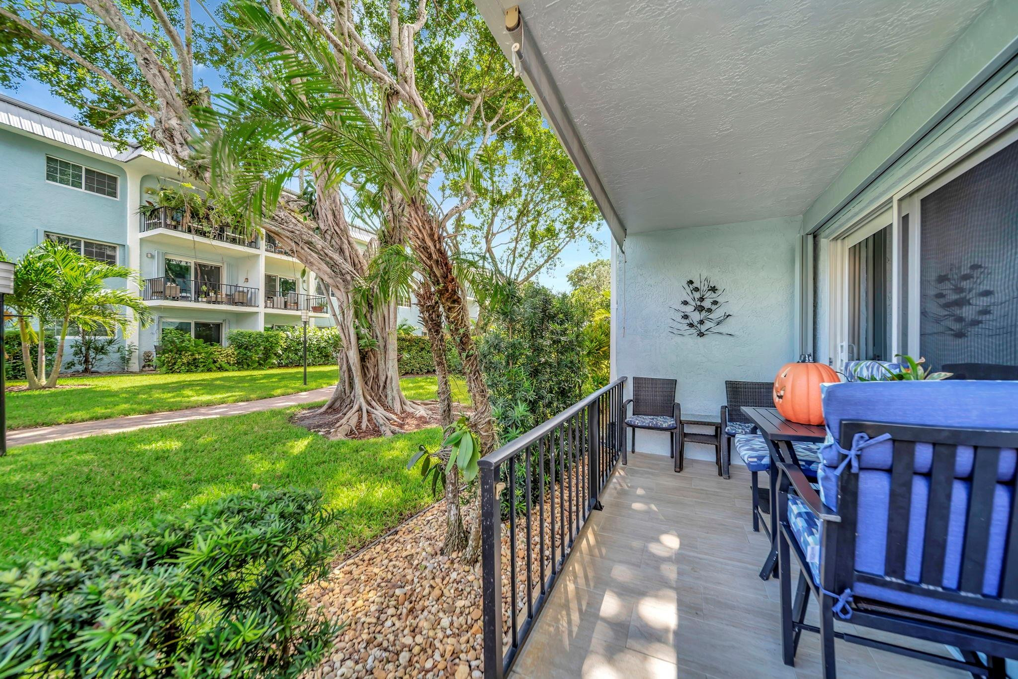 RIVER MANOR - Residential