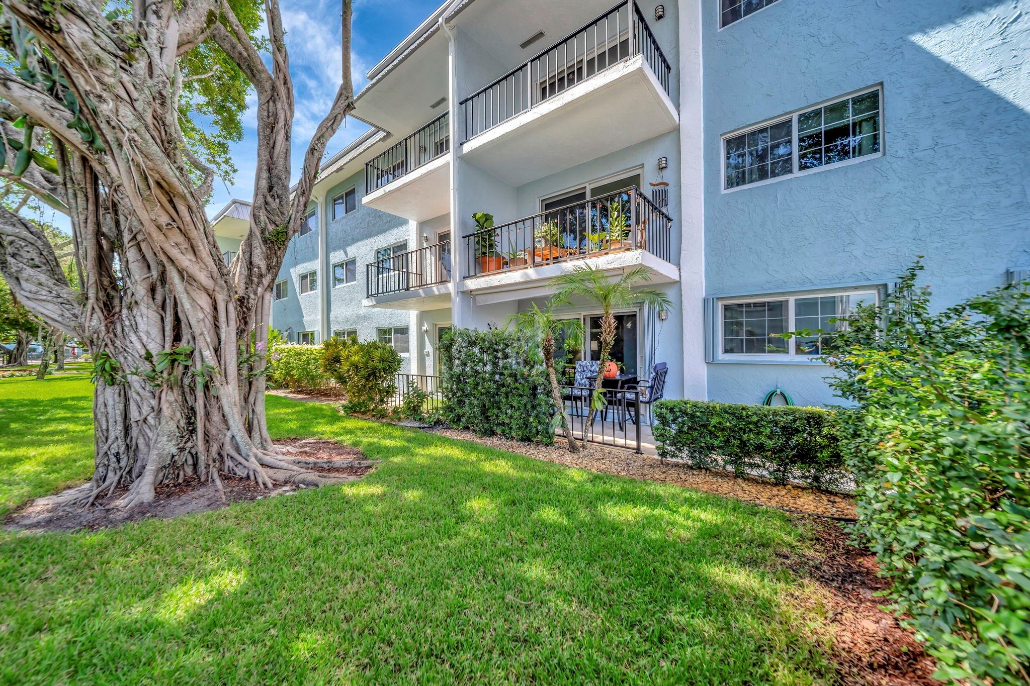 RIVER MANOR - Residential