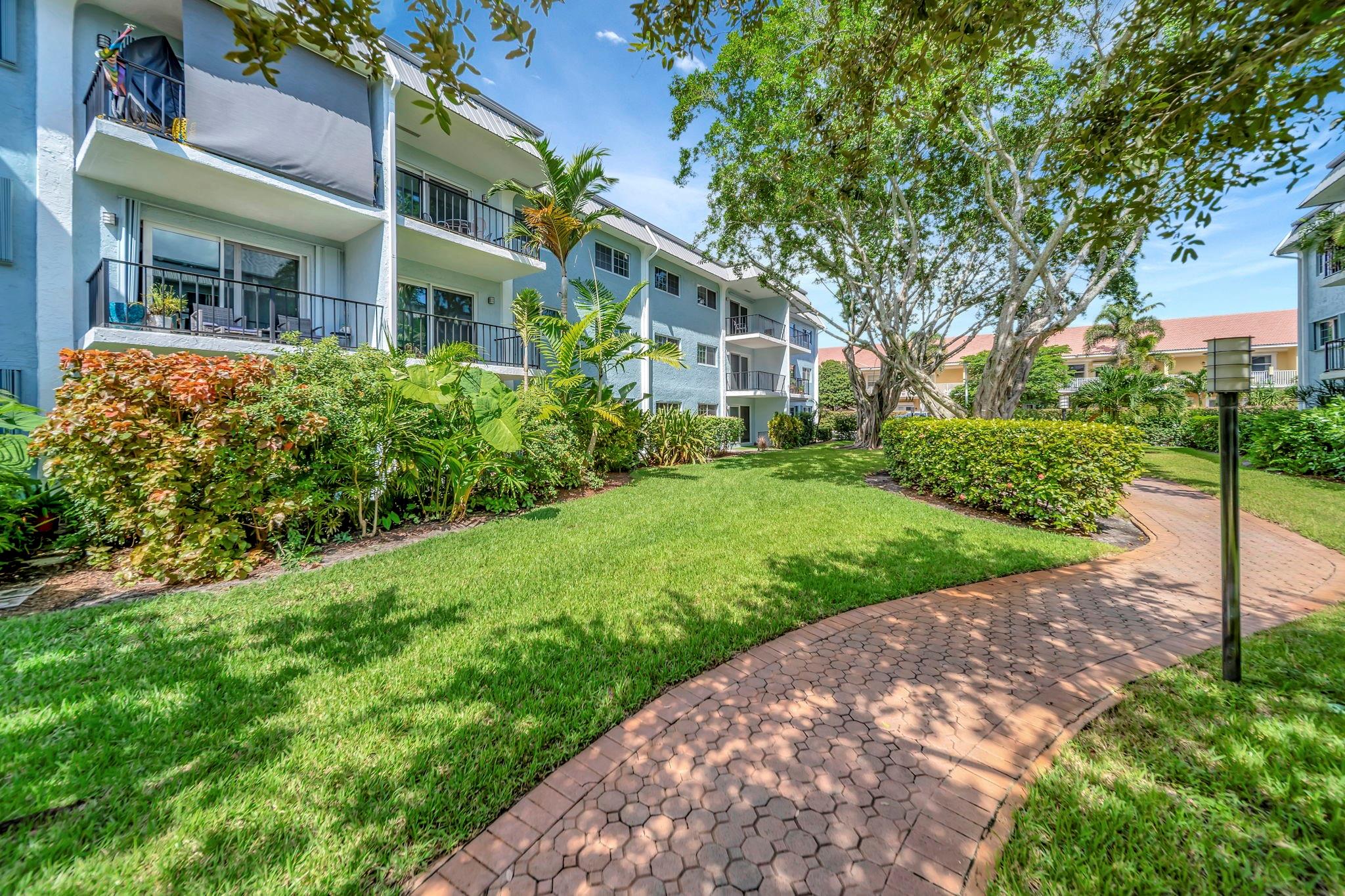 RIVER MANOR - Residential